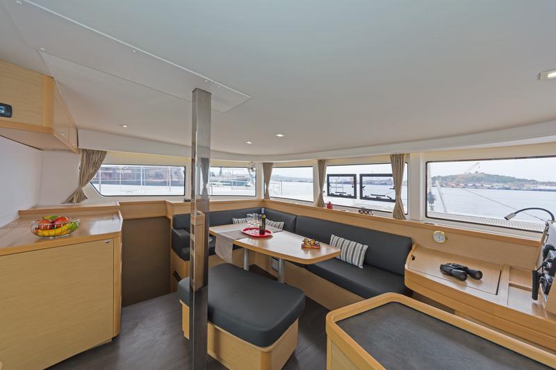 Book yachts online - catamaran - Lagoon 42 A/C &amp; GEN. - BREEZE - rent