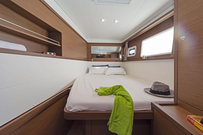 Book yachts online - catamaran - Lagoon 450  Fly A/C &amp; GEN (4 wc) - ALEX JR. - rent