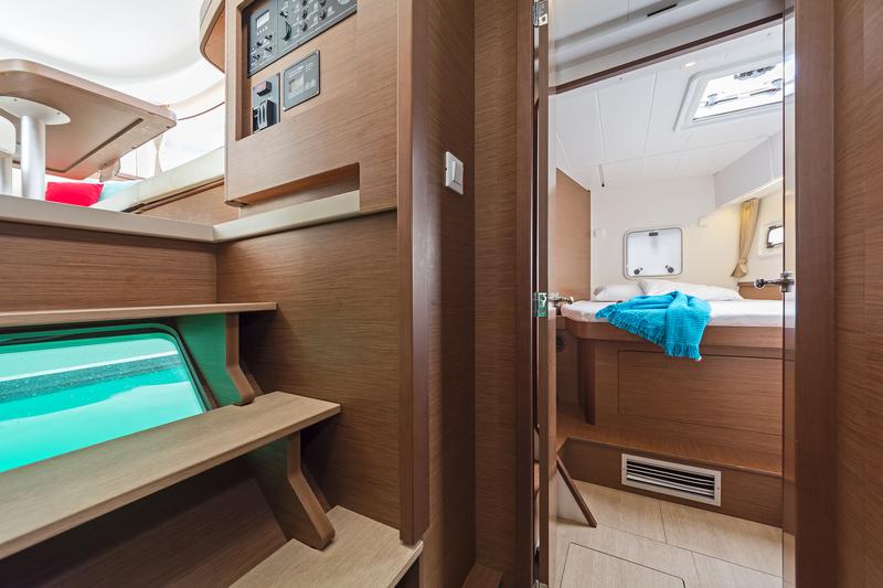 Book yachts online - catamaran - Lagoon 42 A/C &amp; GEN. - DEJA VU - rent