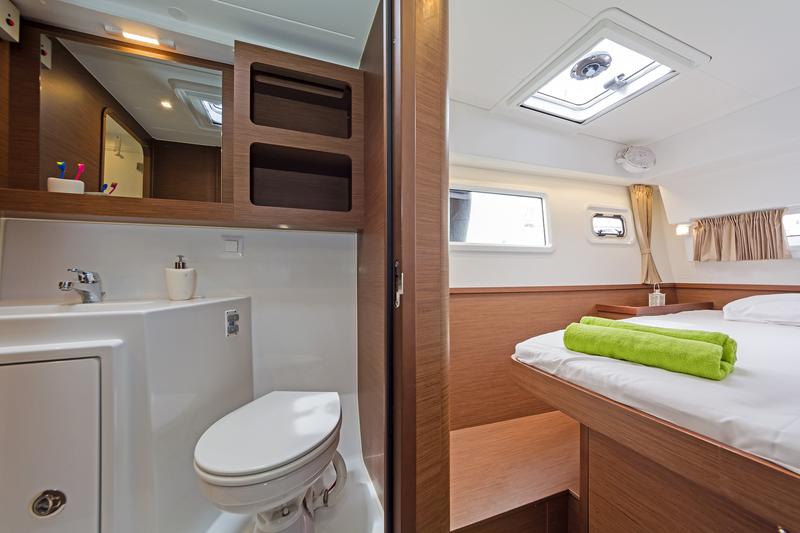 Book yachts online - catamaran - Lagoon 42 A/C &amp; GEN. - DEJA VU - rent