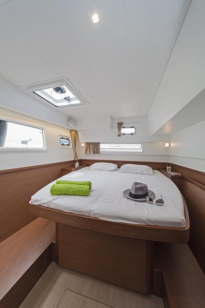 Book yachts online - catamaran - Lagoon 42 A/C &amp; GEN. - DEJA VU - rent