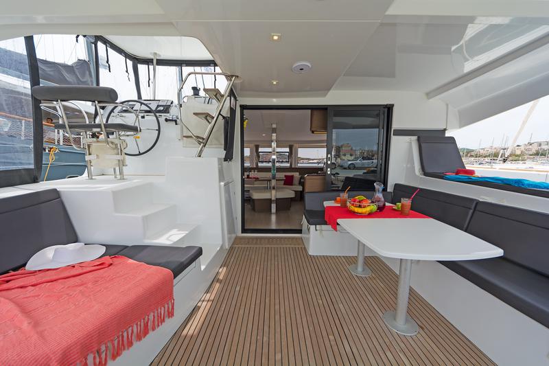 Book yachts online - catamaran - Lagoon 42 A/C &amp; GEN. - DEJA VU - rent
