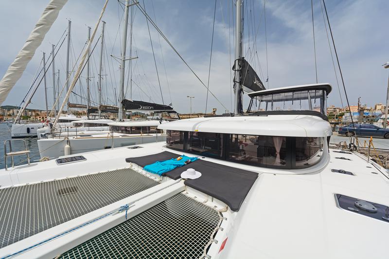 Book yachts online - catamaran - Lagoon 42 A/C &amp; GEN. - DEJA VU - rent