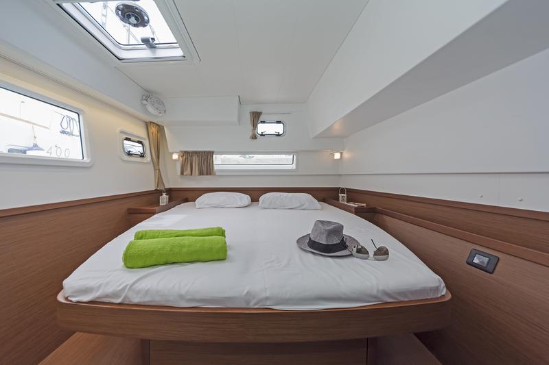 Book yachts online - catamaran - Lagoon 42 A/C &amp; GEN. - DEJA VU - rent