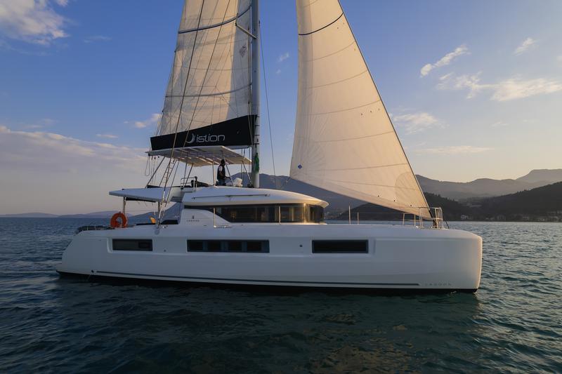 Book yachts online - catamaran - Lagoon 50 A/C &amp; GEN &amp; WM - ANDROMEDA - rent