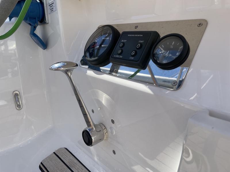 Book yachts online - sailboat - Bavaria 41 - THIRTEEN - rent