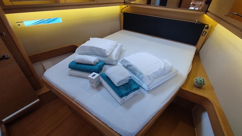 Book yachts online - sailboat - Dufour 56 Exclusive 2018 - Hola - rent