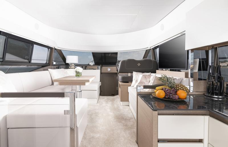 Book yachts online - motorboat - Prestige 460 - Adudu 2 - rent