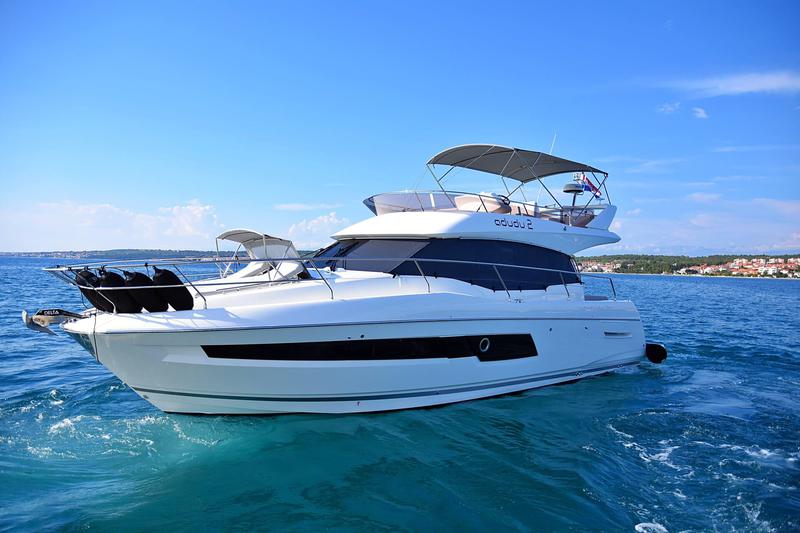 Book yachts online - motorboat - Prestige 460 - Adudu 2 - rent