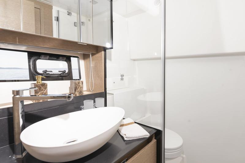 Book yachts online - motorboat - Prestige 460 - Adudu 2 - rent