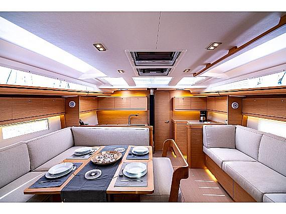 Book yachts online - sailboat - Dufour 520 Grand Large - Blue Moon - rent