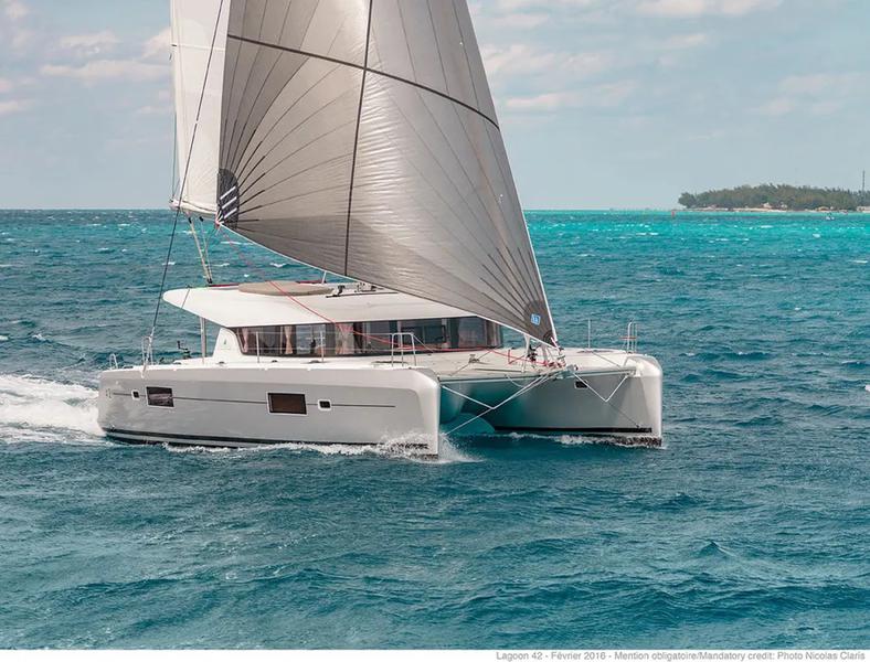 Book yachts online - catamaran - Lagoon 42 - Athina - rent