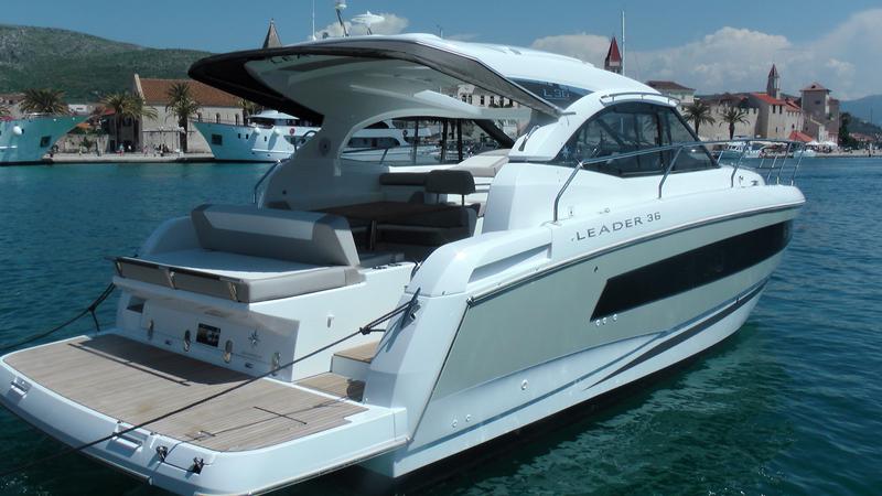 Book yachts online - motorboat - Jeanneau Leader 36 - Jeanneau Leader 36 ('17) - rent