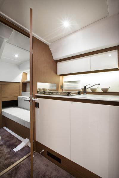 Book yachts online - motorboat - Jeanneau Leader 36 - Jeanneau Leader 36 ('17) - rent