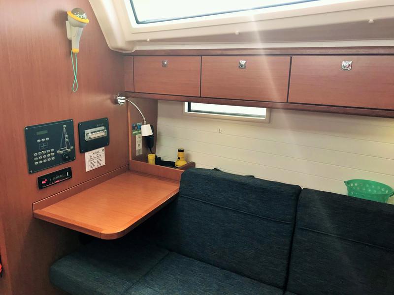Book yachts online - sailboat - Bavaria Cruiser 37 - Levant - rent