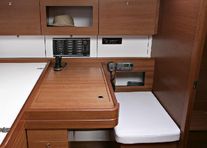 Book yachts online - sailboat - Dufour 375 - Caretta - rent