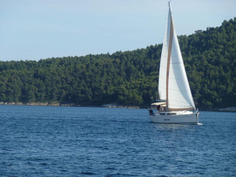 Book yachts online - sailboat - Dufour 375 - Caretta - rent