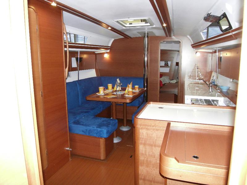 Book yachts online - sailboat - Dufour 375 - Caretta - rent