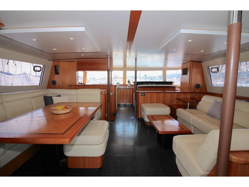 Book yachts online - powercatamaran - Queensland 55 - ACTIUM IV - rent