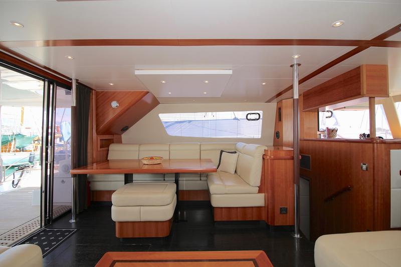 Book yachts online - powercatamaran - Queensland 55 - ACTIUM IV - rent