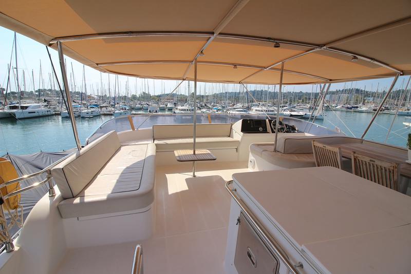 Book yachts online - powercatamaran - Queensland 55 - ACTIUM IV - rent