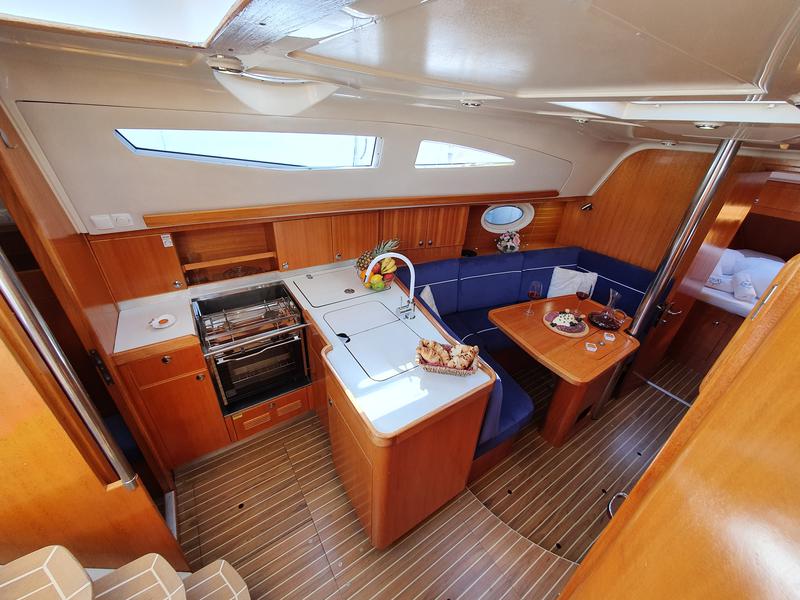 Book yachts online - sailboat - Elan 344 Impression - Vita I - rent