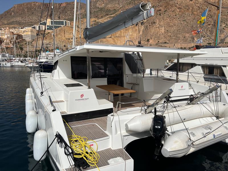 Book yachts online - catamaran - Isla 40 - HO - rent