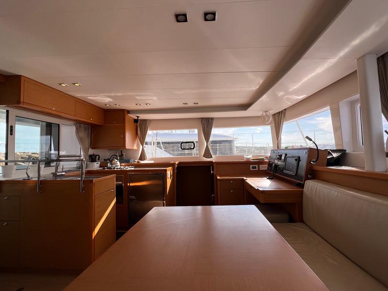 Book yachts online - catamaran - Lagoon 450  Flybridge - Ocean Mares - rent