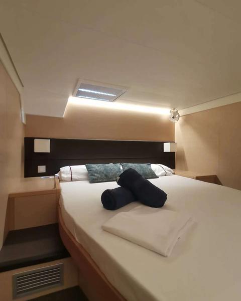 Book yachts online - catamaran - Lagoon 560 S2 FULL EQUIPE LUXE - Islas Luxe - rent