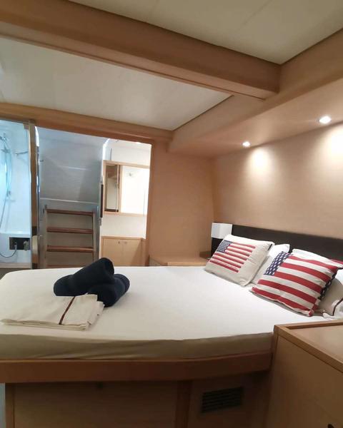 Book yachts online - catamaran - Lagoon 560 S2 FULL EQUIPE LUXE - Islas Luxe - rent
