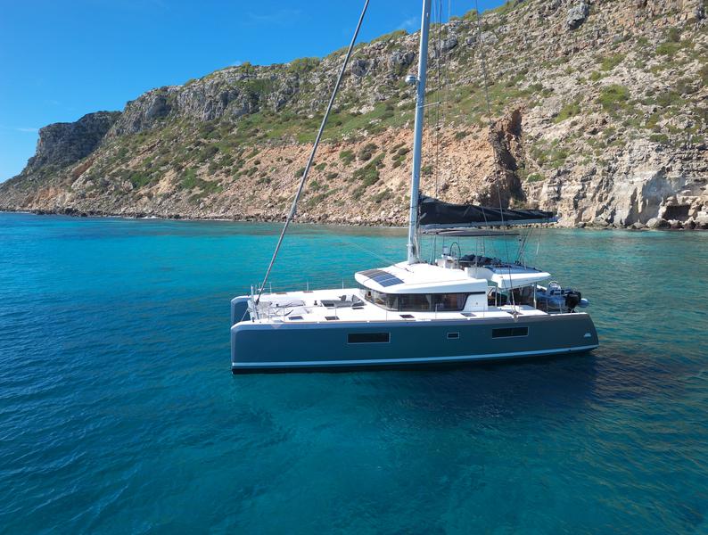 Book yachts online - catamaran - Lagoon 52F - GOA 10 - rent