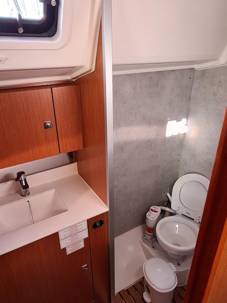 Book yachts online - sailboat - Bavaria  C42 - Melia - rent