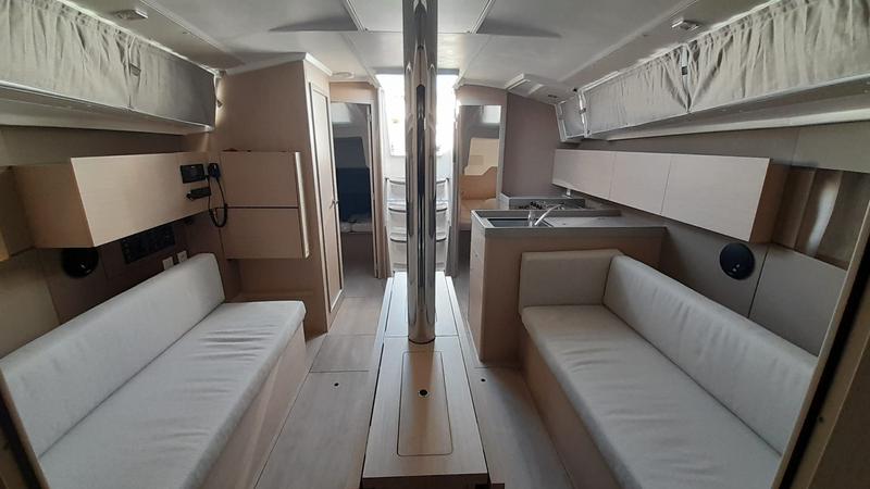 Book yachts online - sailboat - Oceanis 38.1 - TRITON - rent