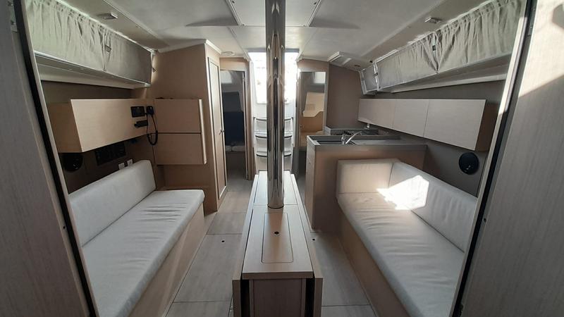 Book yachts online - sailboat - Oceanis 38.1 - TRITON - rent