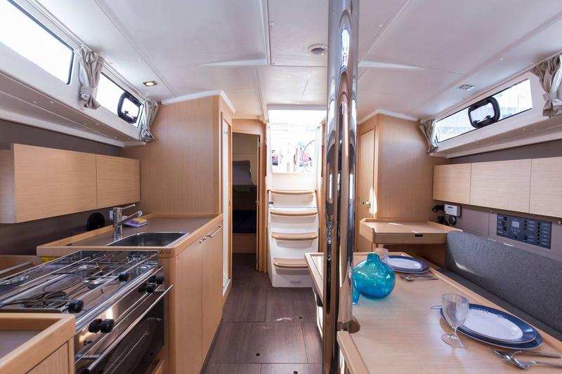 Book yachts online - sailboat - Oceanis 38.1 - TRICICLE - rent
