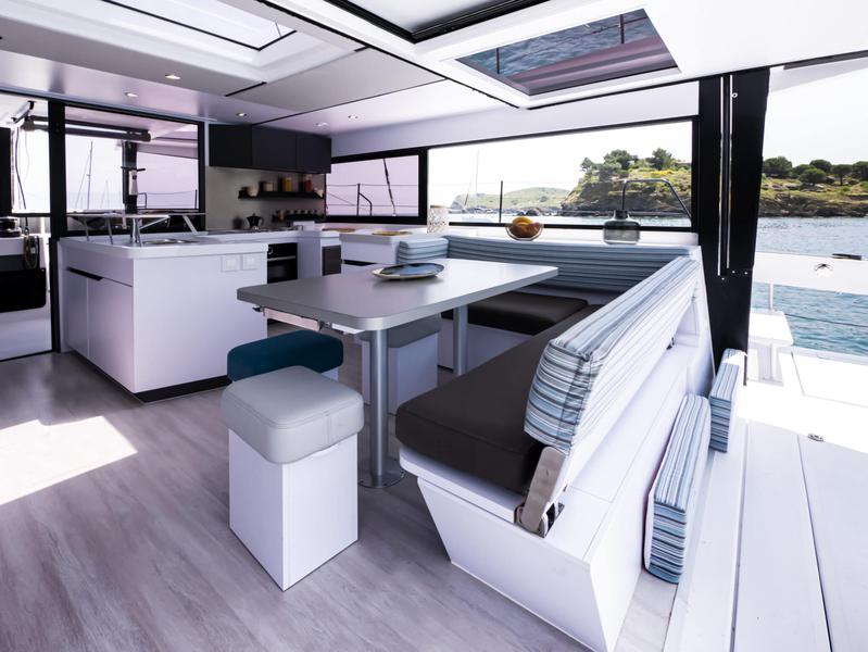 Book yachts online - catamaran - Windelo 54 Yachting - Zig Zag - rent