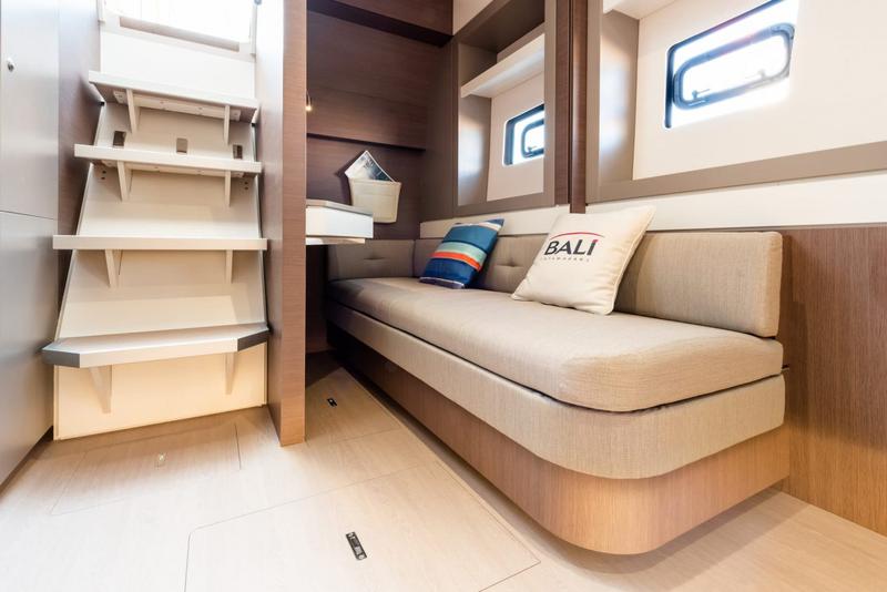 Book yachts online - catamaran - Bali 5.4 4 cab - 2 OCEANS - rent