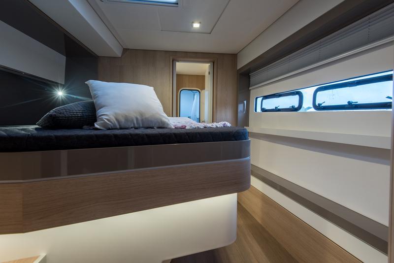 Book yachts online - catamaran - Bali 5.4 4 cab - 2 OCEANS - rent