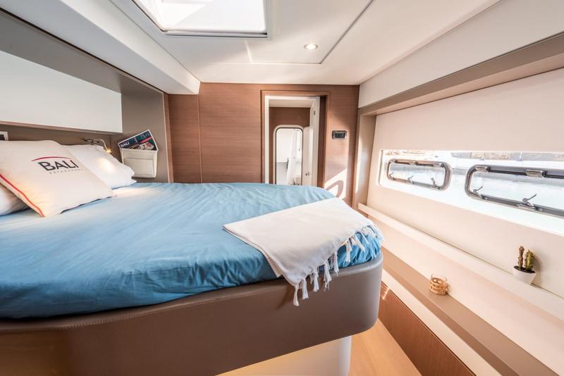 Book yachts online - catamaran - Bali 5.4 4 cab - 2 OCEANS - rent