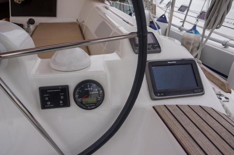 Book yachts online - sailboat - Dufour 382 Grand Large - Gala - rent