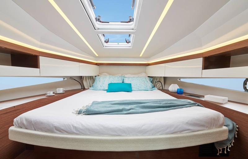 Book yachts online - motorboat - Jeanneau NC 37 - Mimi' - rent
