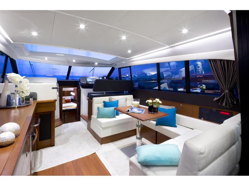 Book yachts online - motorboat - Jeanneau NC 14 - Italia I - rent