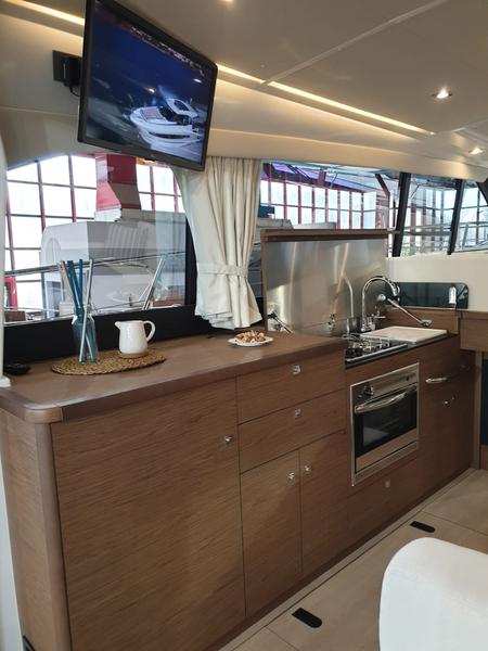 Book yachts online - motorboat - Jeanneau NC 14 - Italia I - rent