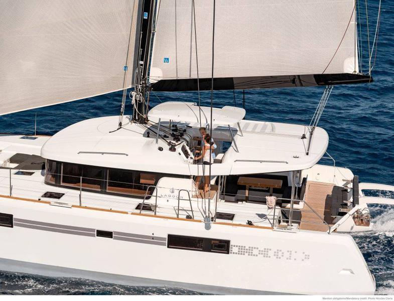 Book yachts online - catamaran - Lagoon 52 - Takamaka - rent