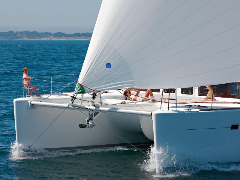 Book yachts online - catamaran - Lagoon 450  Flybridge - Caliente - rent