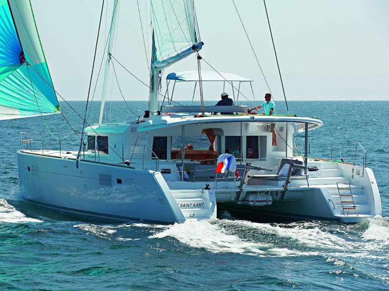 Book yachts online - catamaran - Lagoon 450  Flybridge - Caliente - rent