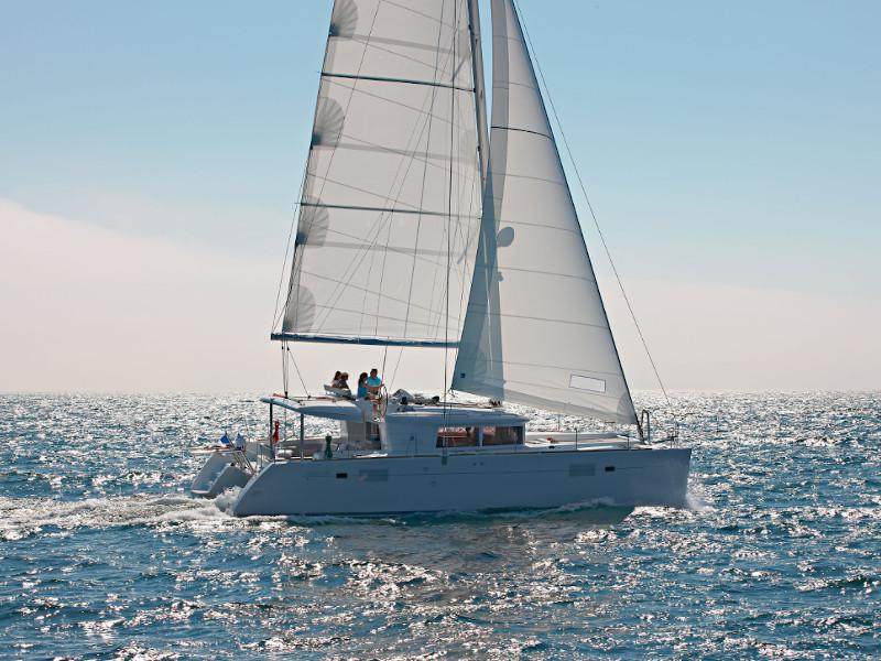 Book yachts online - catamaran - Lagoon 450  Flybridge - Caliente - rent