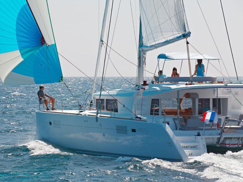 Book yachts online - catamaran - Lagoon 450  Flybridge - Caliente - rent