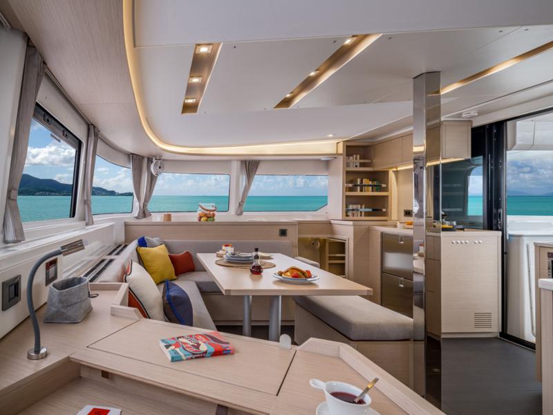 Book yachts online - catamaran - Lagoon 46 Flybridge - Seven Seas - rent
