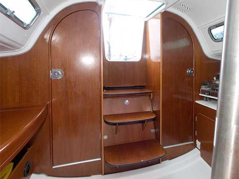 Book yachts online - sailboat - First 27.7 - Aljunina - rent